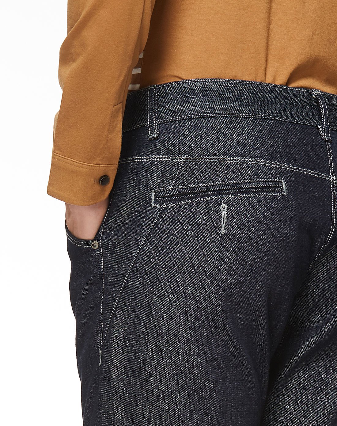 质感暗纹牛仔裤