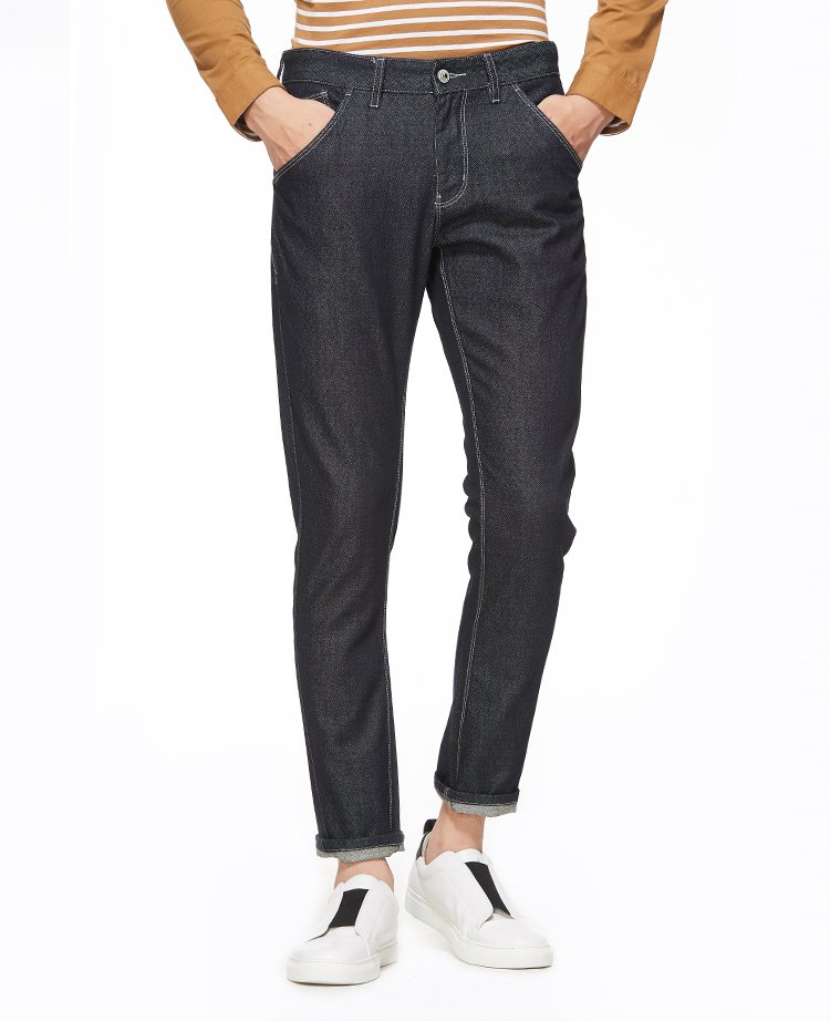 质感暗纹牛仔裤