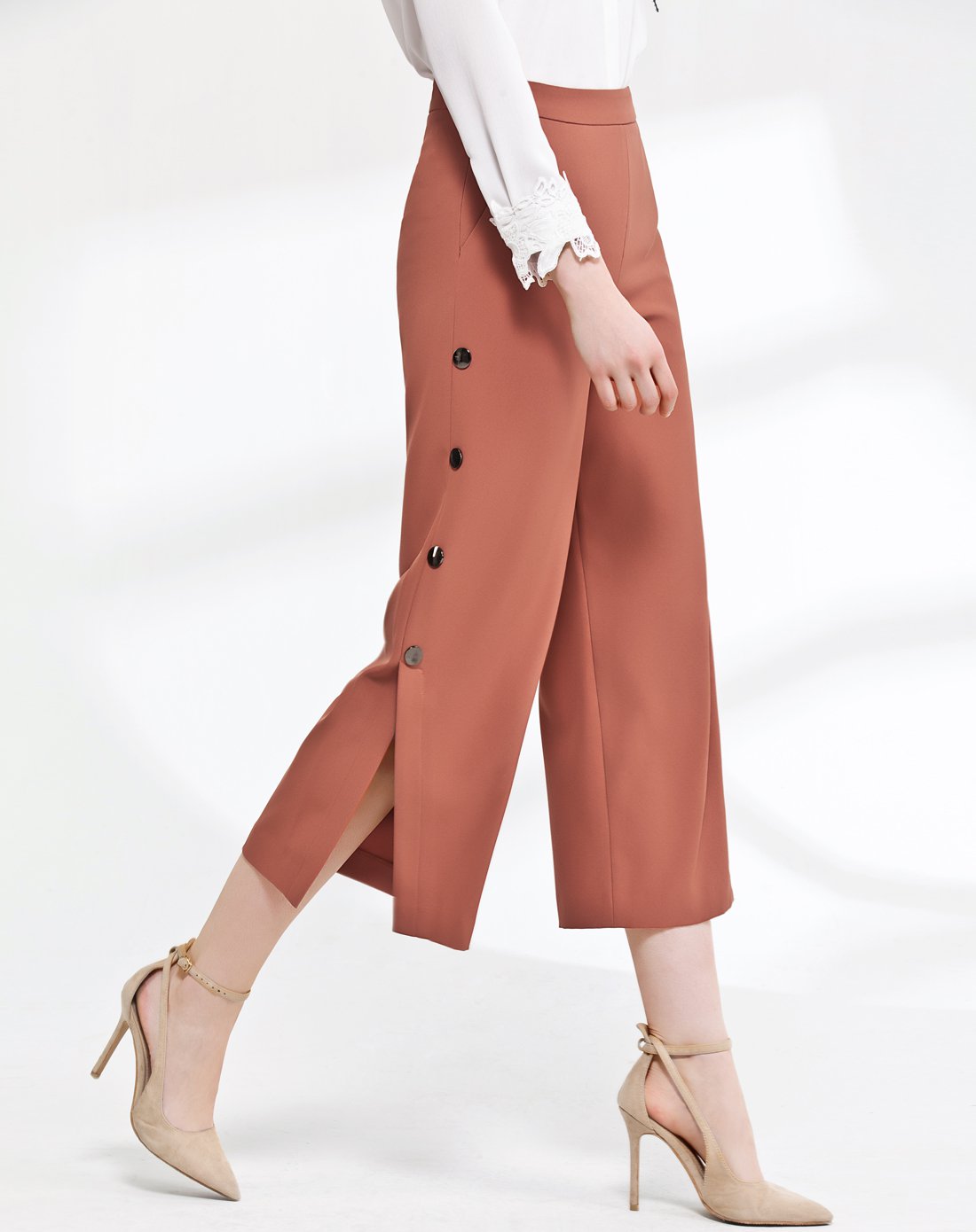 百搭显瘦装饰四合扣侧缝开叉设计八分阔腿裤