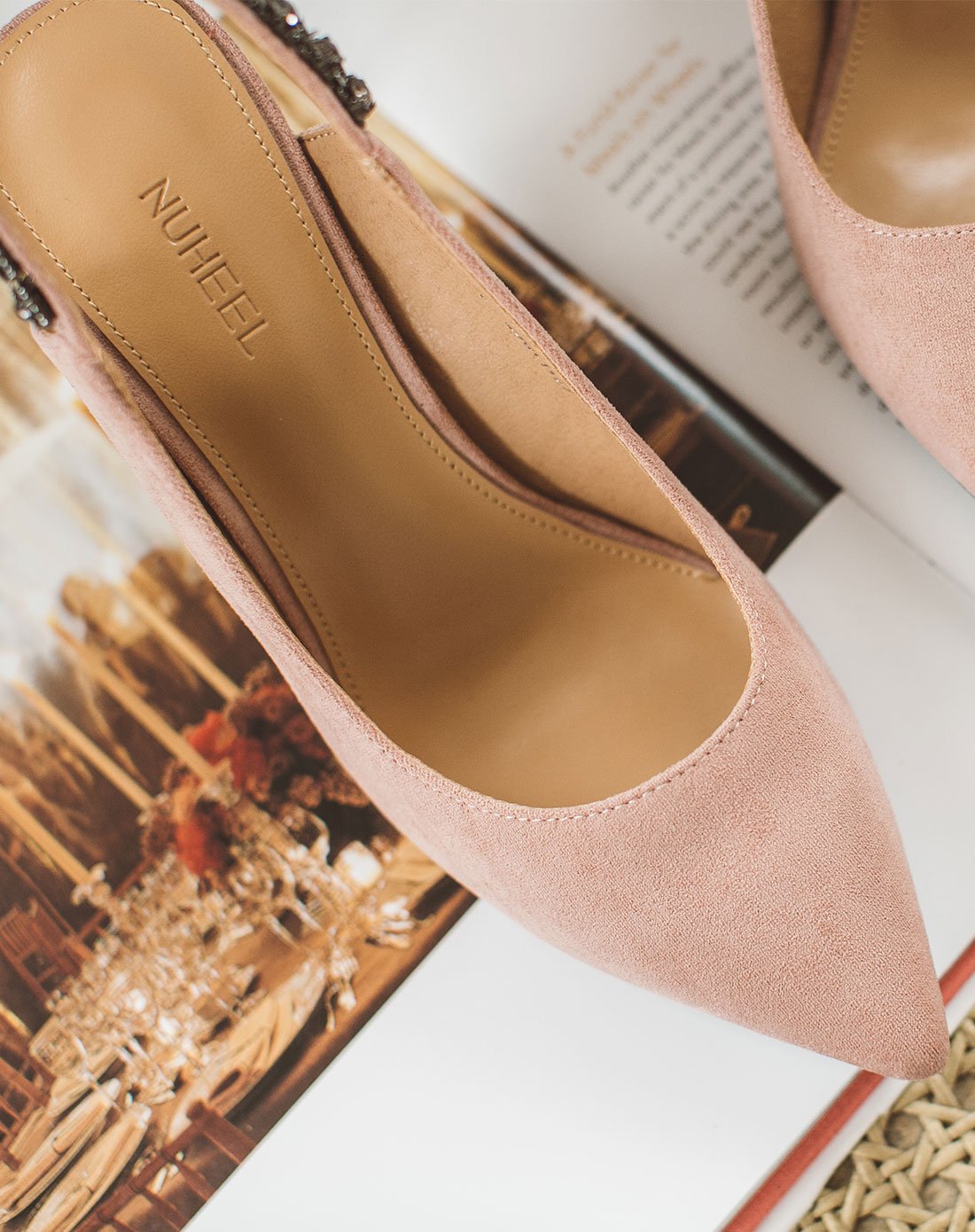 【2018春季新品】水钻细跟尖头后空单鞋