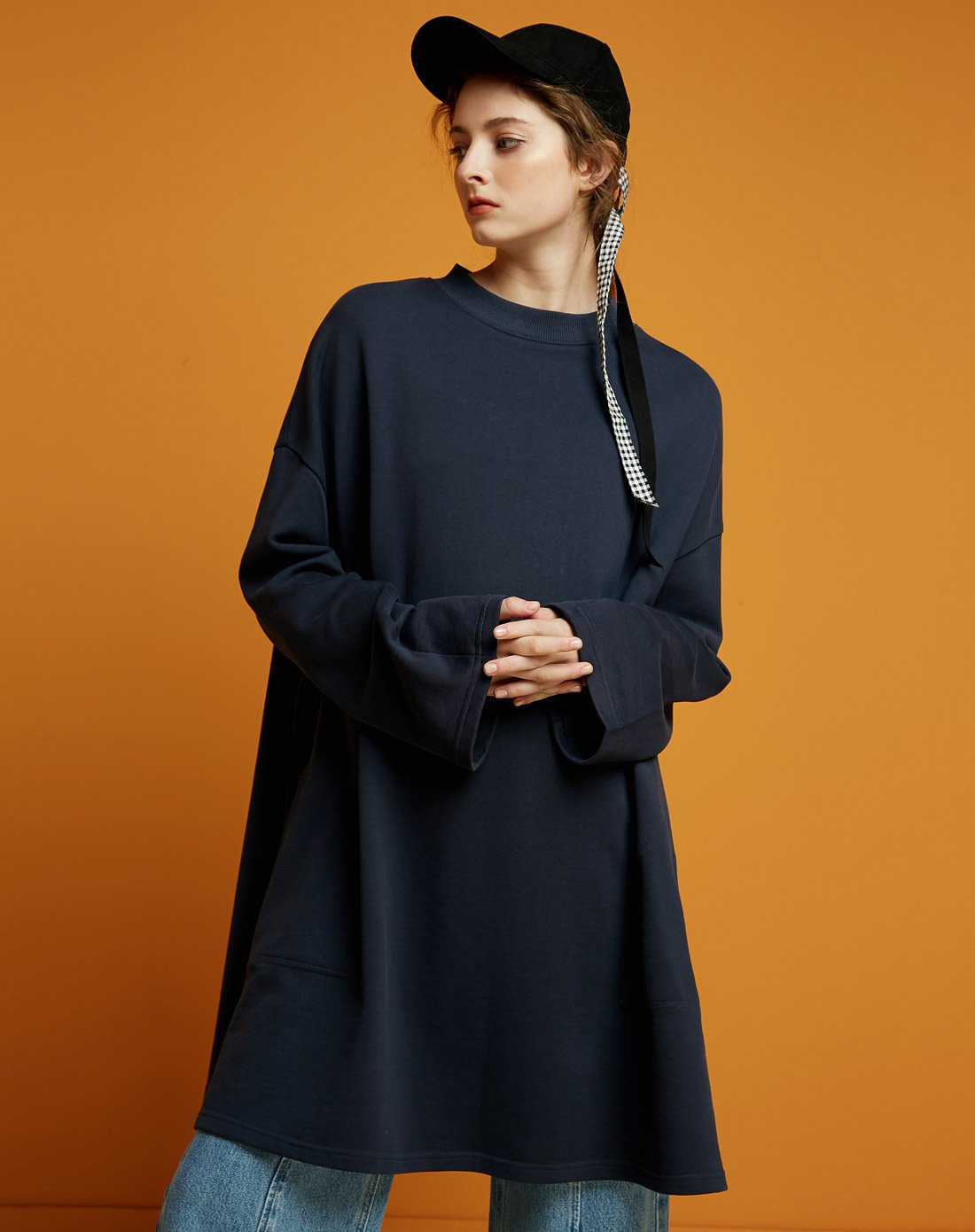 卫衣 牛仔=减龄穿搭,必备单品落肩袖宽松大摆纯色显瘦基本中长款卫衣