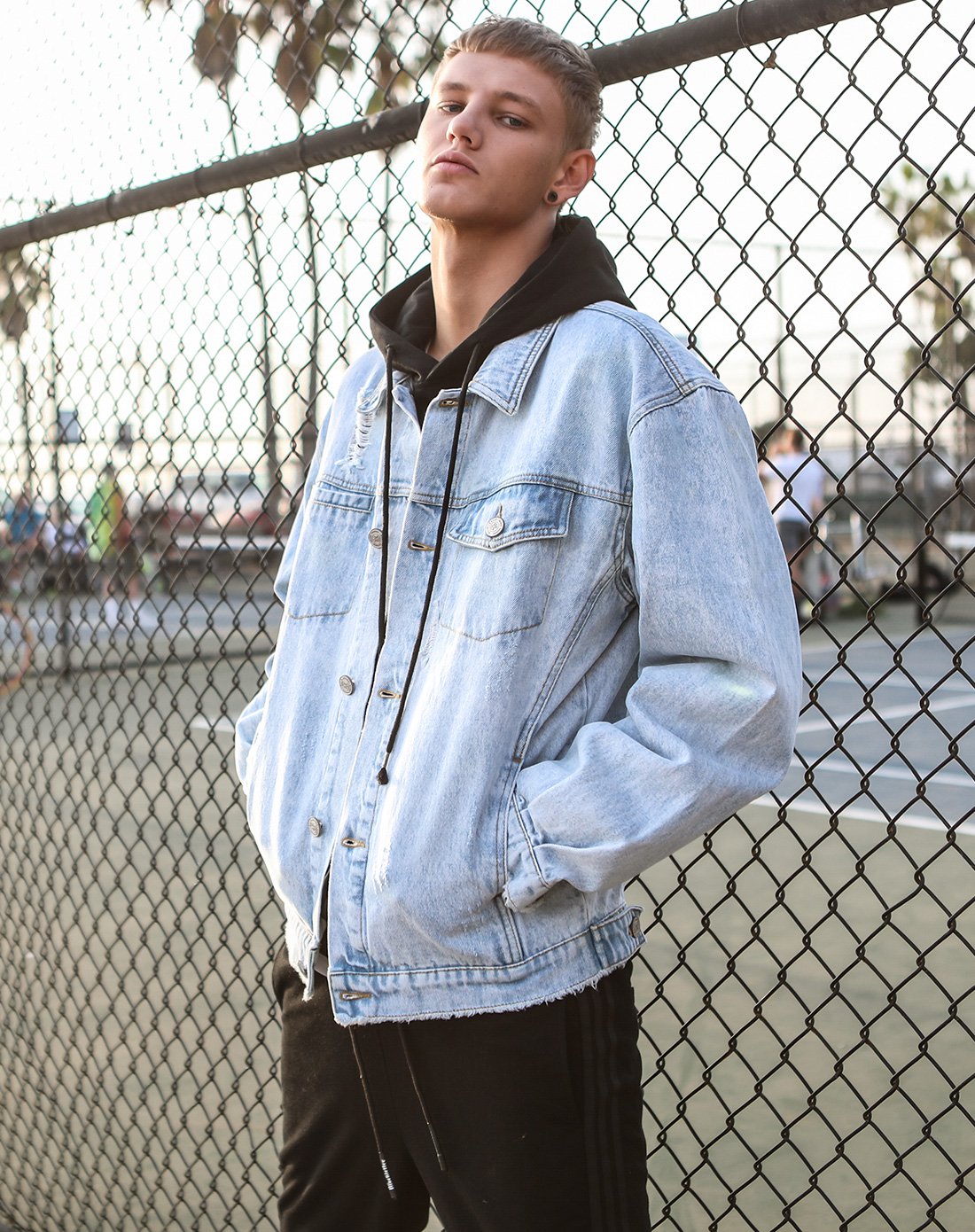 2018年春季新款高街潮男磨白牛仔外套