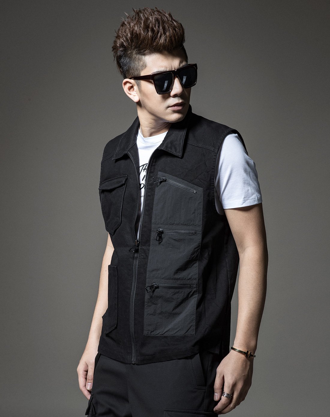 圣希梵男式春季新款翻领多口袋牛仔马甲