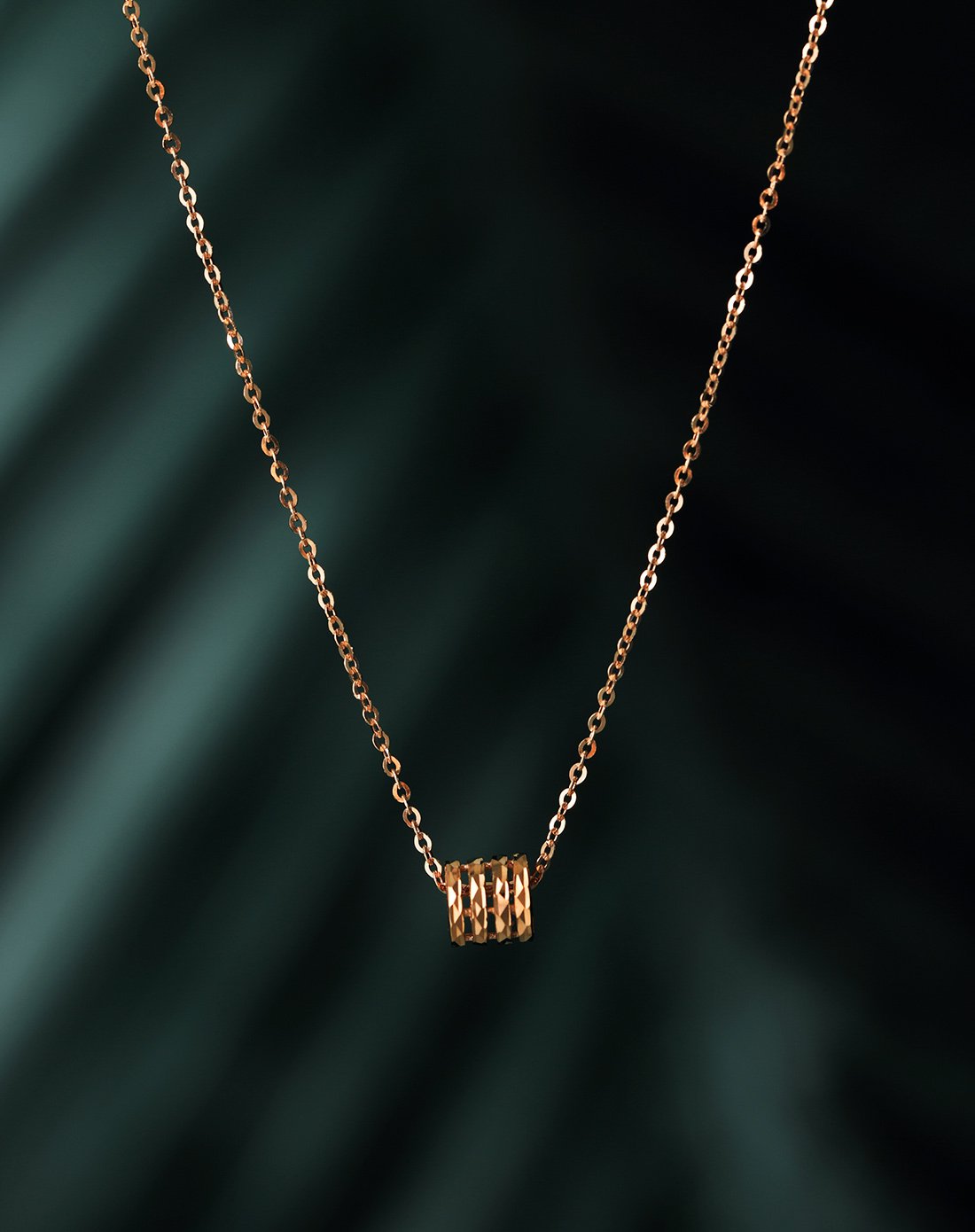 inl【专柜同步】日韩时尚k金玫瑰金彩金时尚简约镂空圆环转运吊坠百搭