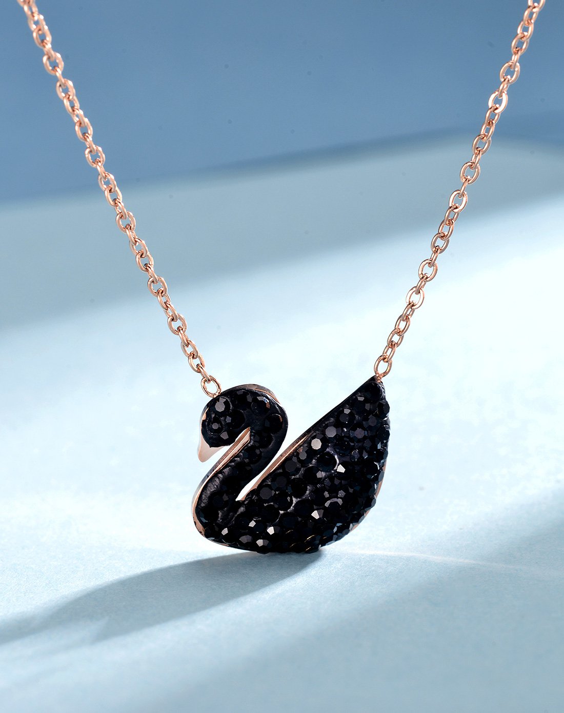 日韩大牌玫瑰金黑天鹅项链女优雅时尚锁骨链女