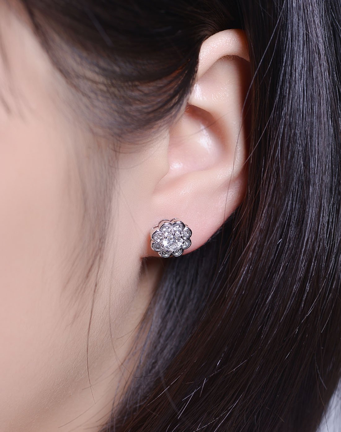 佐卡伊 主副石共50分唯美花形群镶钻石耳饰/耳钉耳环耳饰