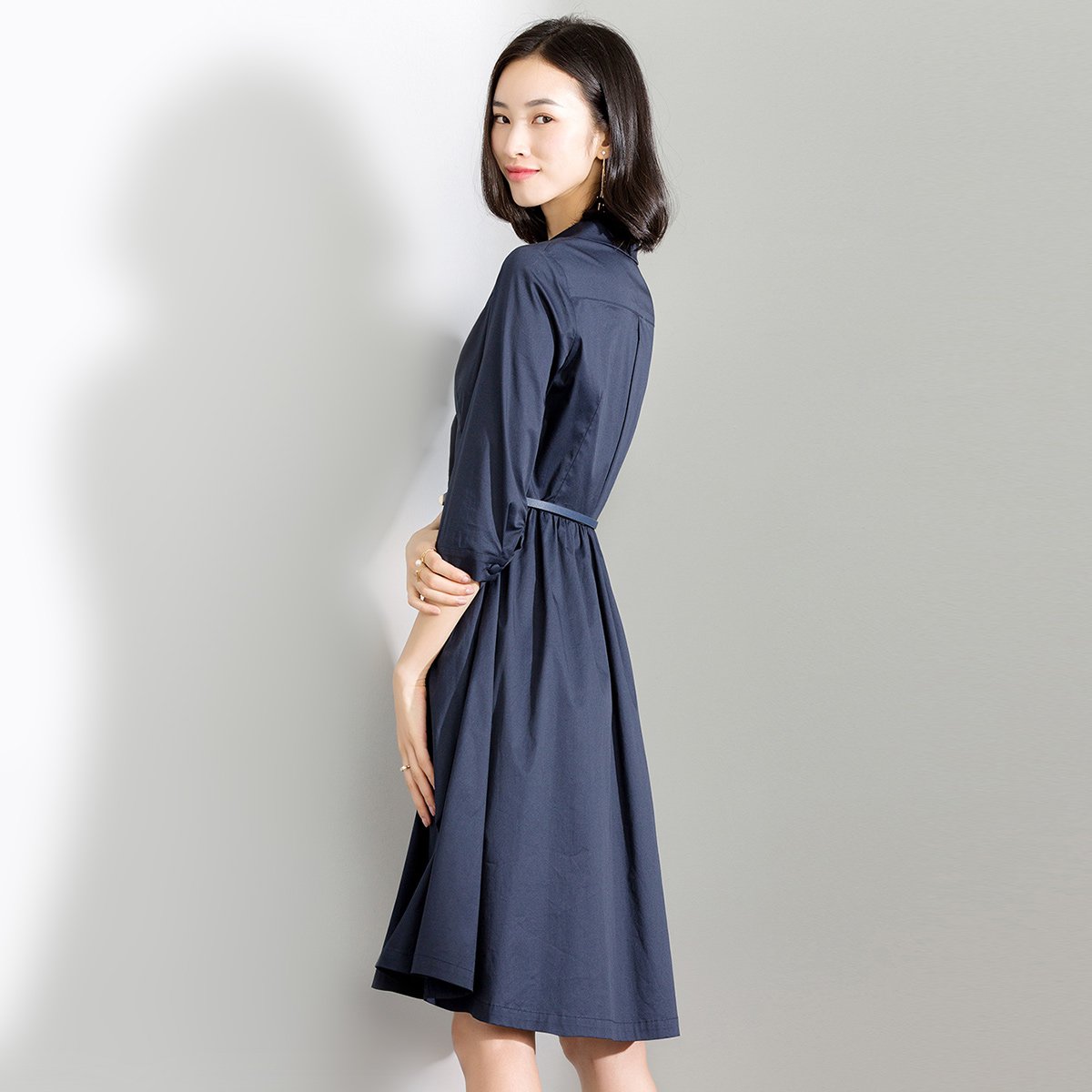 梵希蔓春秋新品女装时尚百搭翻领纯色a字裙中长款连衣裙