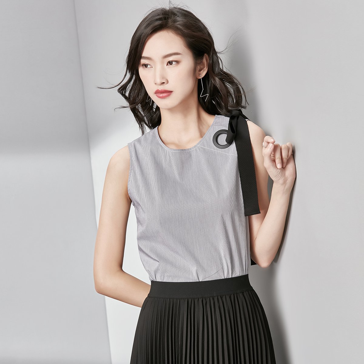 韩版无袖衬衫女新款夏季短款经典竖条纹甜美系带上衣女