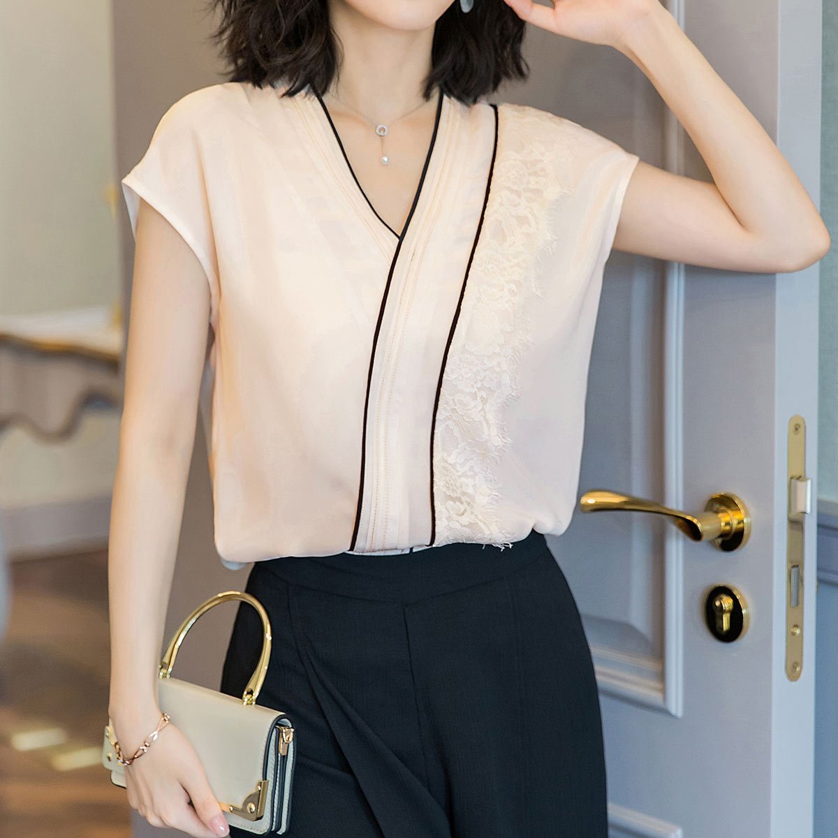 夏款仿真丝面料上衣蕾丝拼接斜襟v领溜肩嵌条撞色大气简约纯色上衣t恤