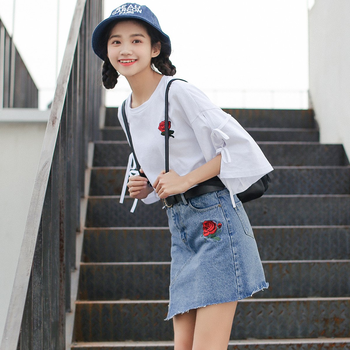 2018夏季新款韩版玫瑰刺绣袖口绑设计t恤加玫瑰花朵百搭休闲牛仔短裙