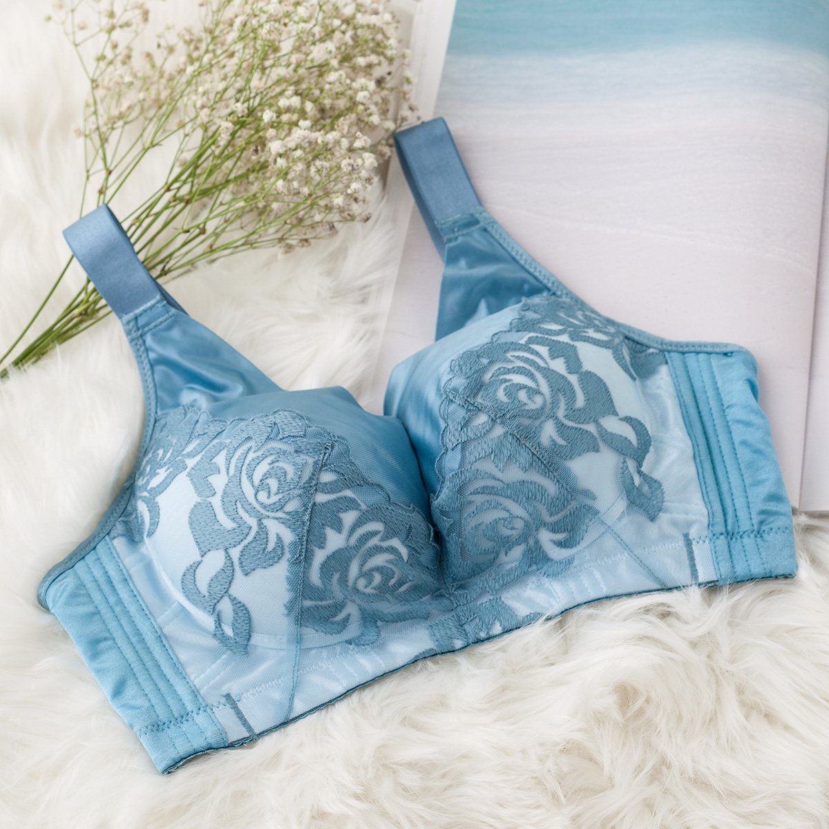 刺绣花纹拼接无钢圈聚拢文胸内衣