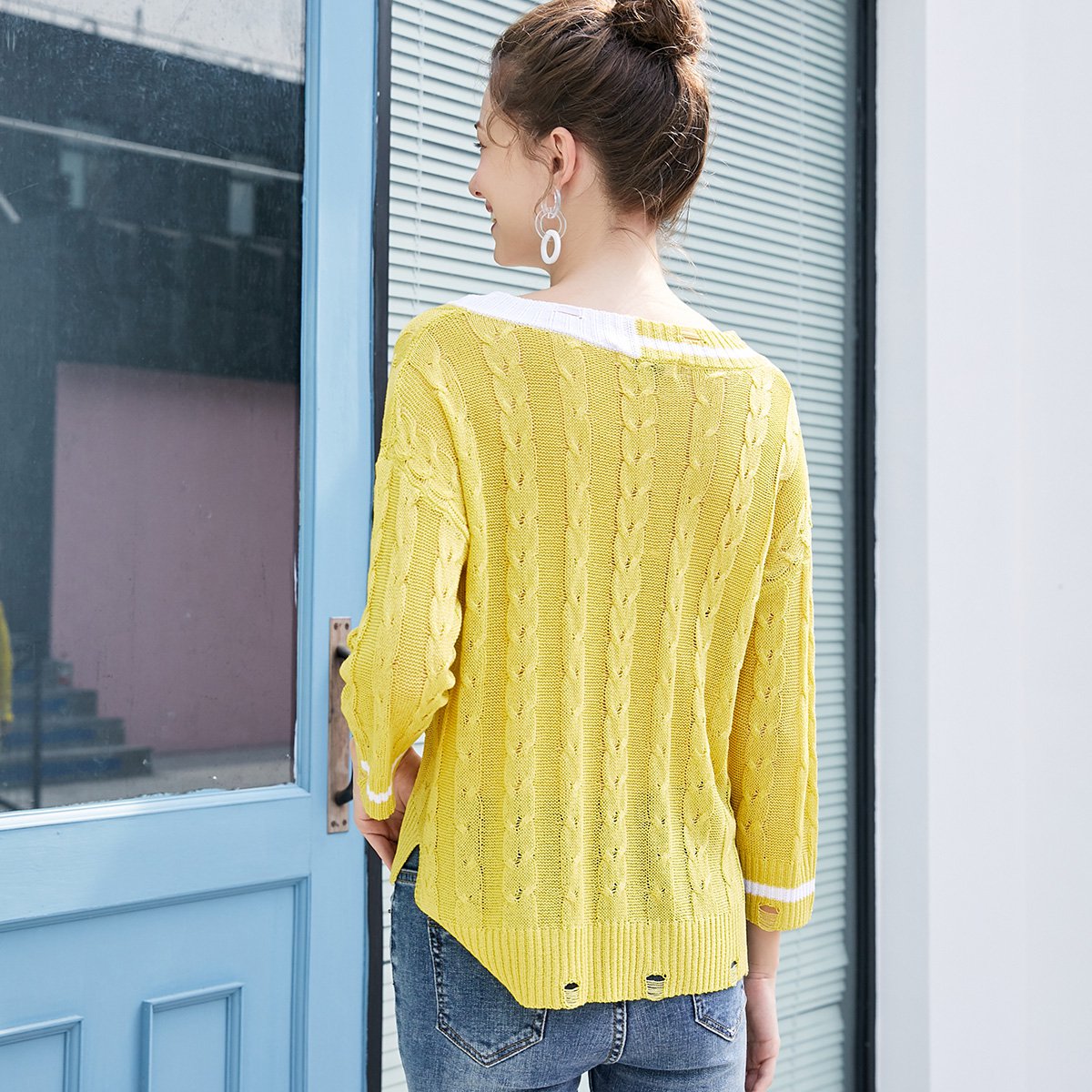 【2018秋新品】女款精致时尚潮流v领撞色拼接衣身麻花纹理前短后长破