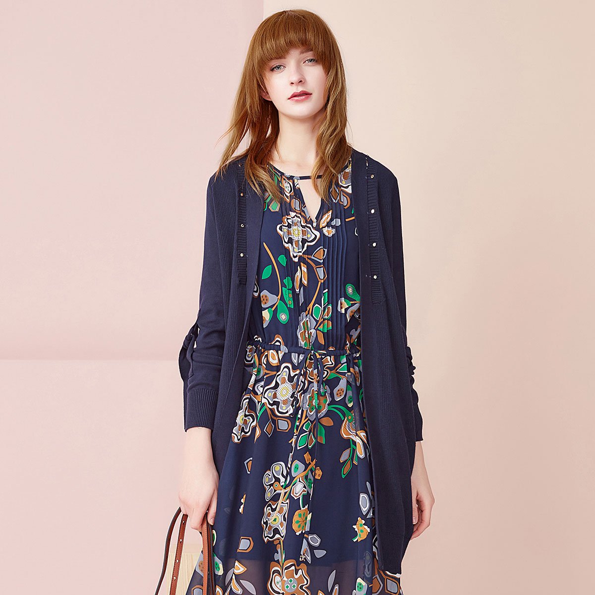 xg雪歌秋季女装通勤时髦钉珠长袖针织开衫中长款宽松毛衣外套