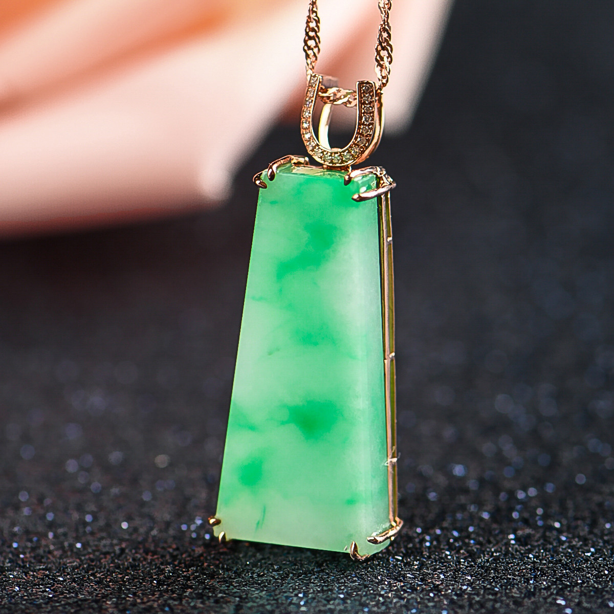 紫气东来紫气东来 18k金伴钻镶a货翡翠吊坠冰糯种飘阳绿梯形平安无事