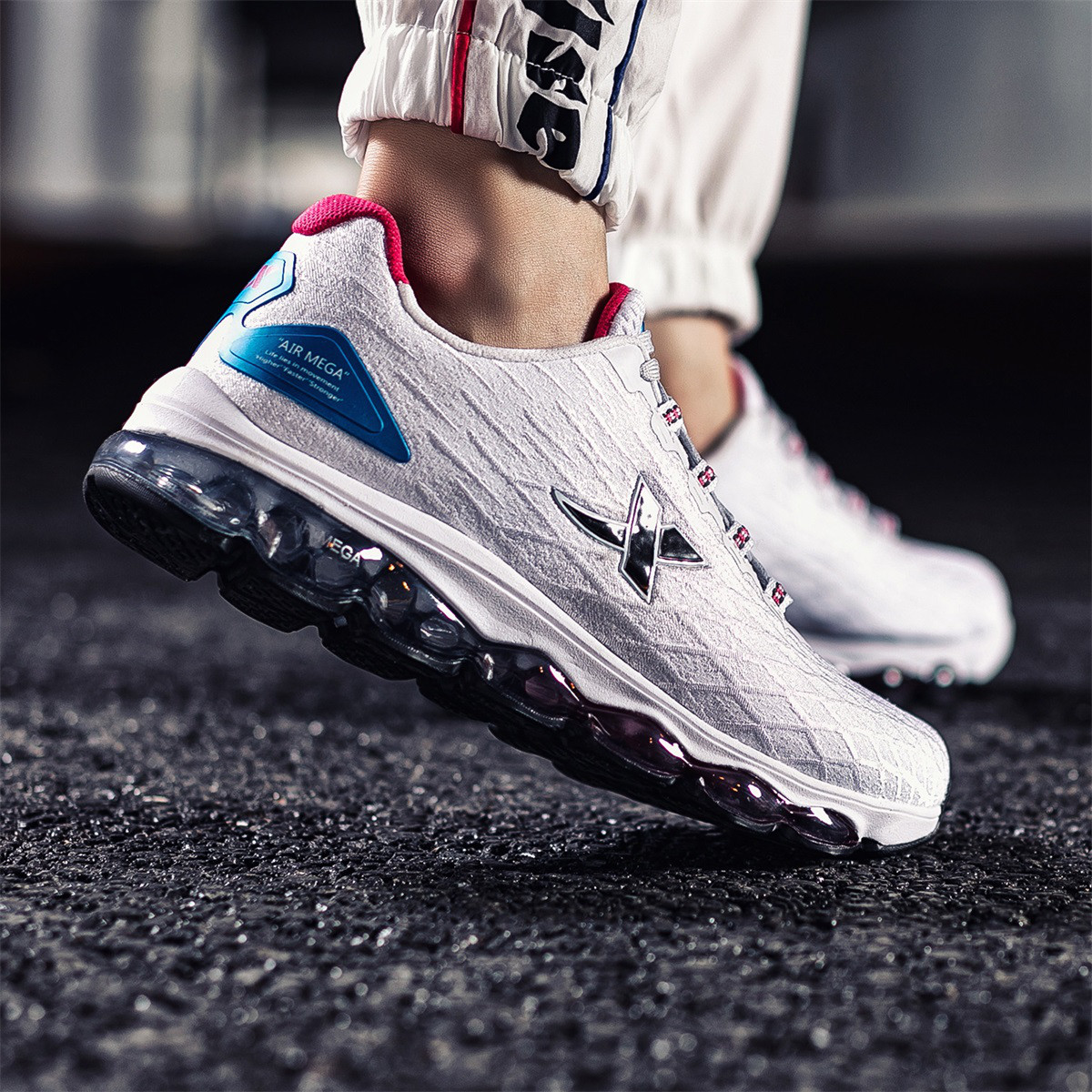 特步xtep 全掌气垫 女款轻便缓震跑鞋