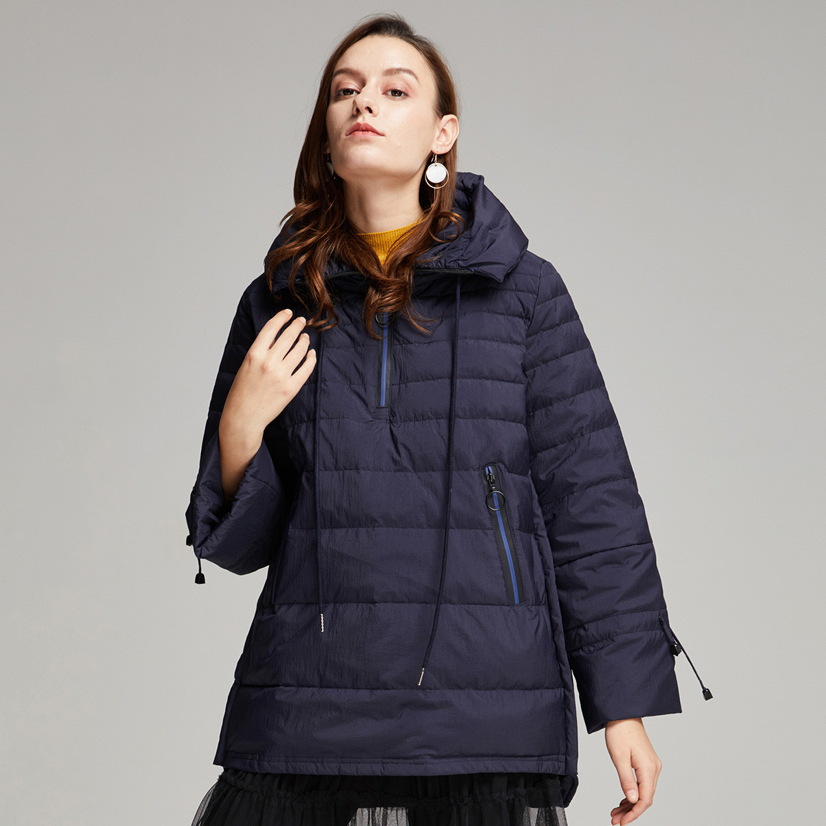 xg雪歌冬季女装个性拉链拼接抽绳连帽套头宽松羽绒服女外套