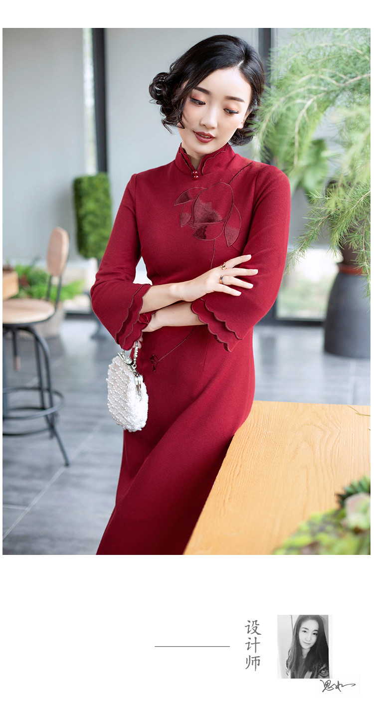 [白芥子]2018秋冬新款刺绣旗袍女喜庆花瓣领年轻款连衣裙