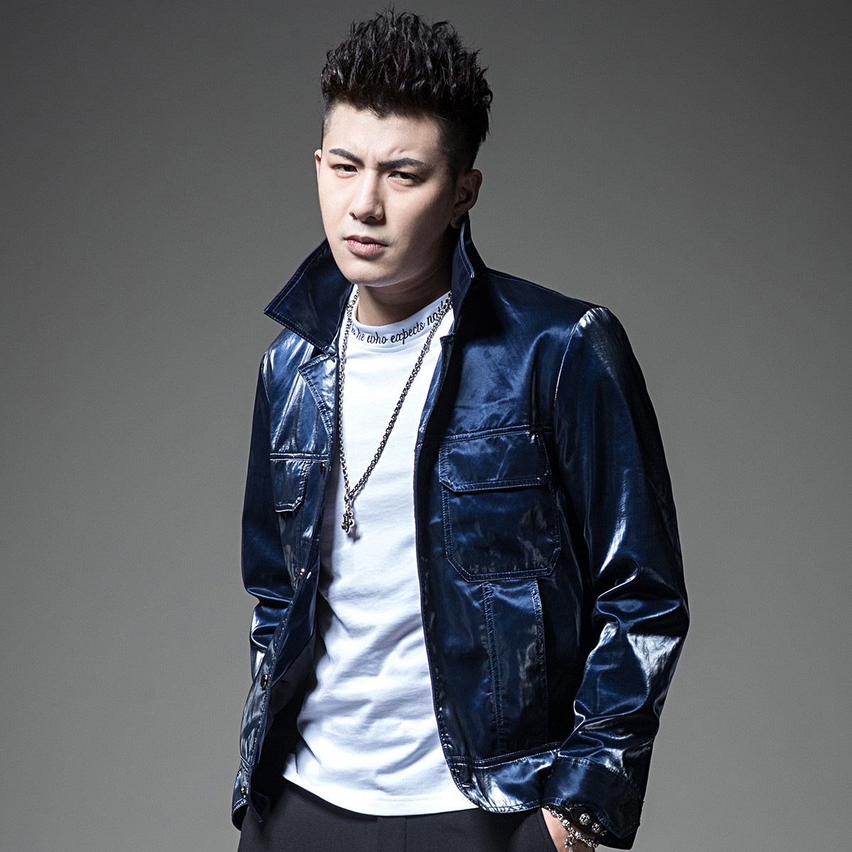 圣希梵男装2019春季新款炫酷字母印花翻领修身男士夹克