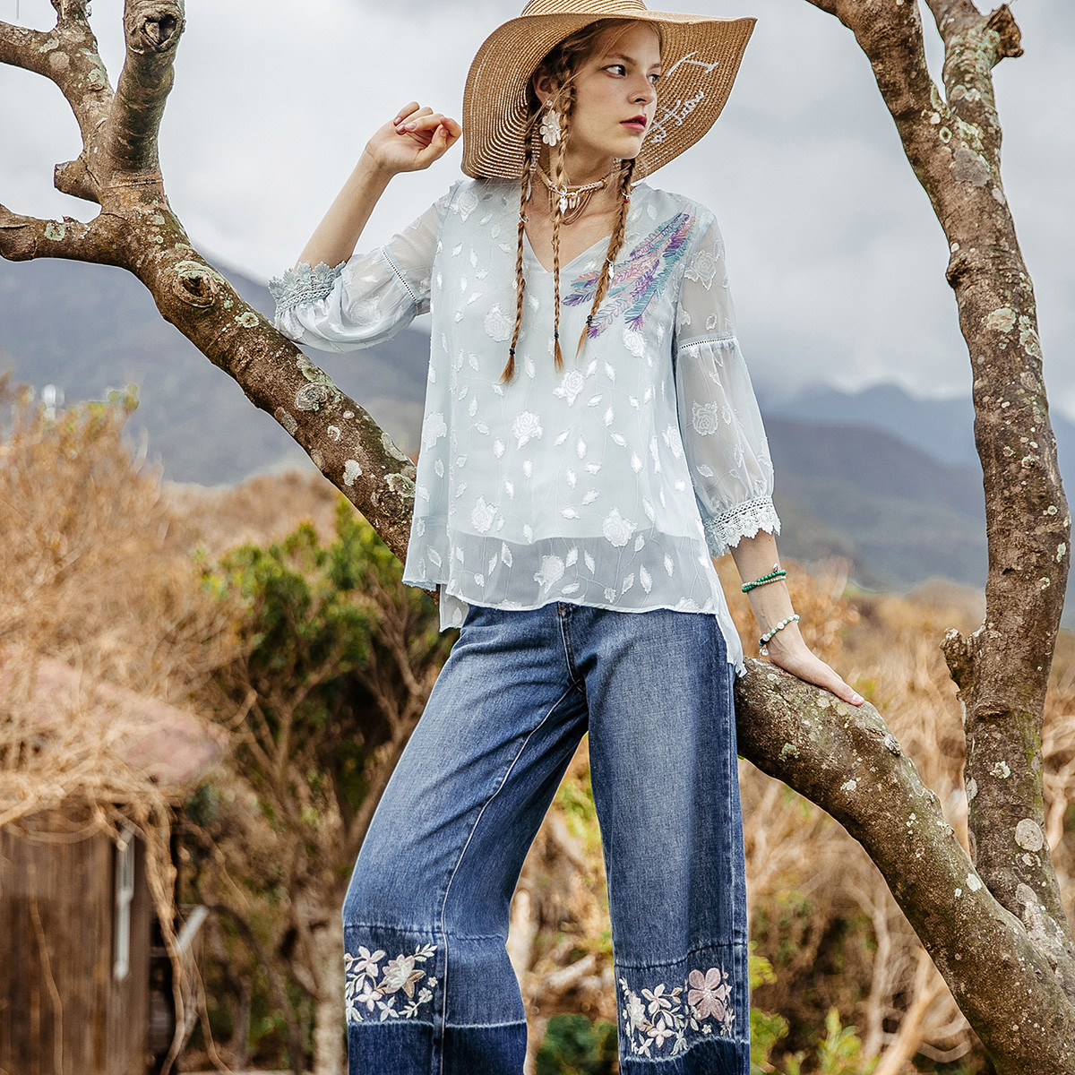 裂帛2019夏装新款v领刺绣前短后长侧开叉雪纺中袖衫女