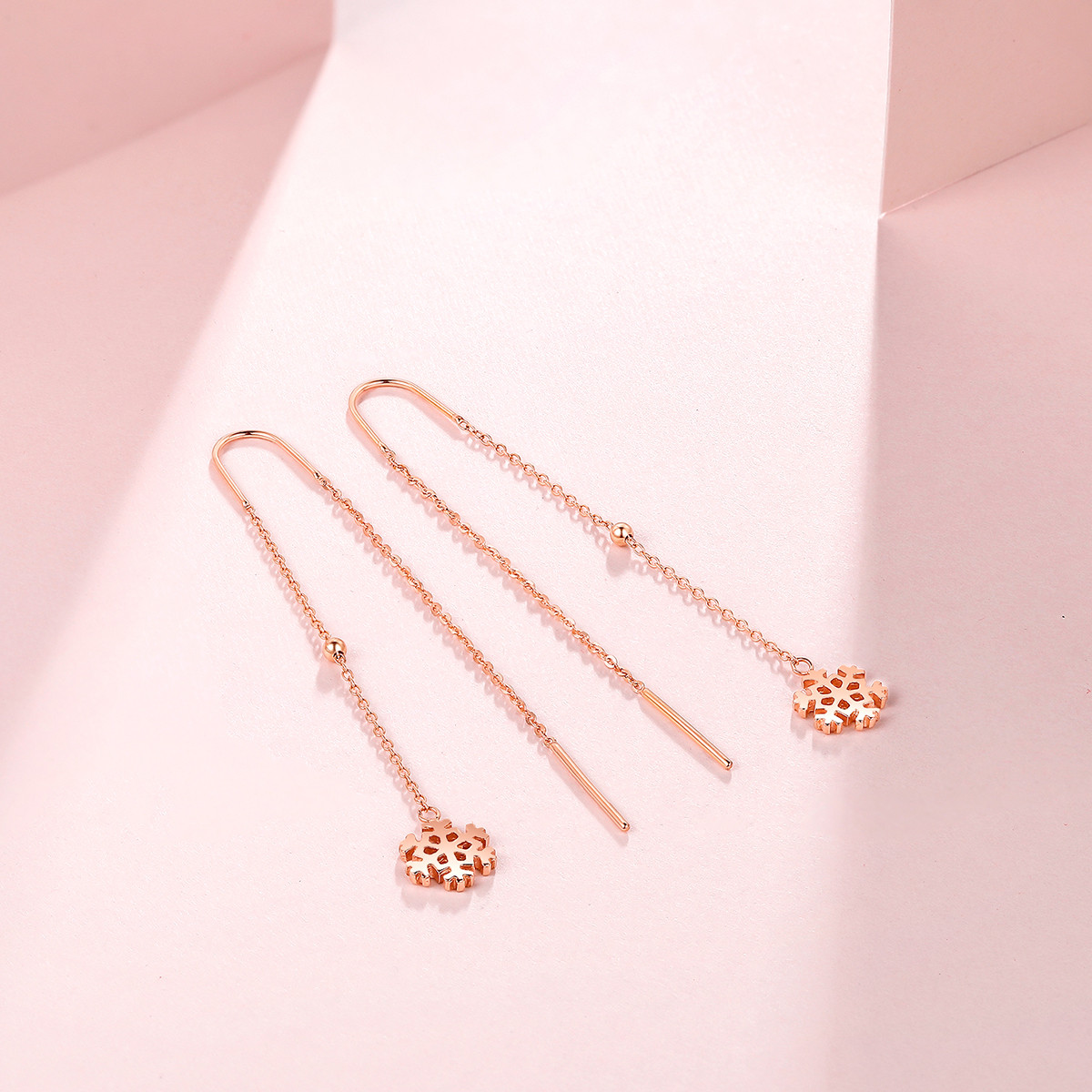 周六福红18k金小雪花耳线女款k金耳坠耳饰