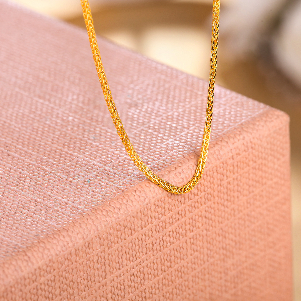 周六福 黄18k金肖邦链女款时尚锁骨链k金项链