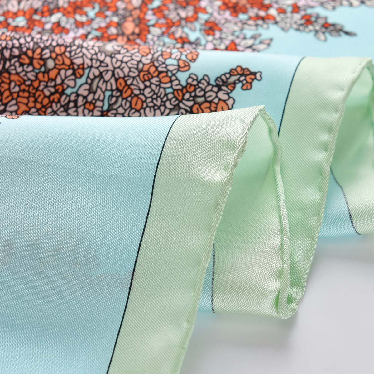 100%真丝手工卷边斜纹绸印花方巾