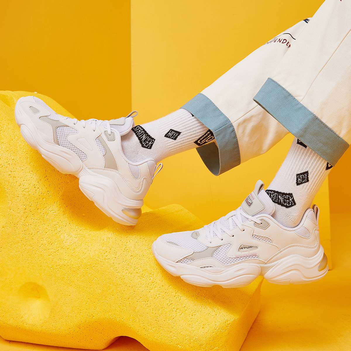 特步2021年新品 拼色潮流厚底老爹鞋女款时尚休闲鞋