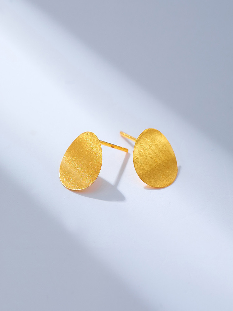 18k潮流复古拉丝圆牌耳钉时尚款k金耳钉耳饰