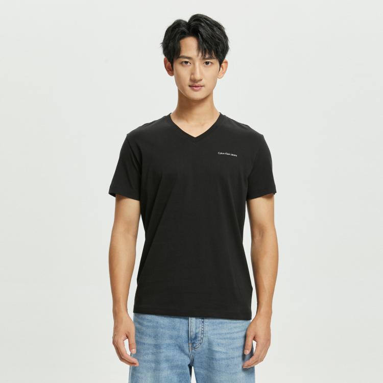 Calvin Klein Ck Jeans夏季男士休闲纯棉透气v领简约印花logo短袖t恤j319907 In Black