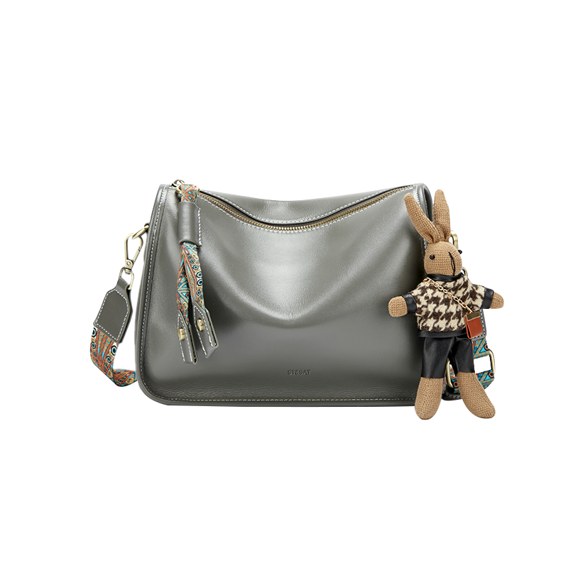 ST&SAT ͷţƤʱаٴƤбҸ°ͷŮ