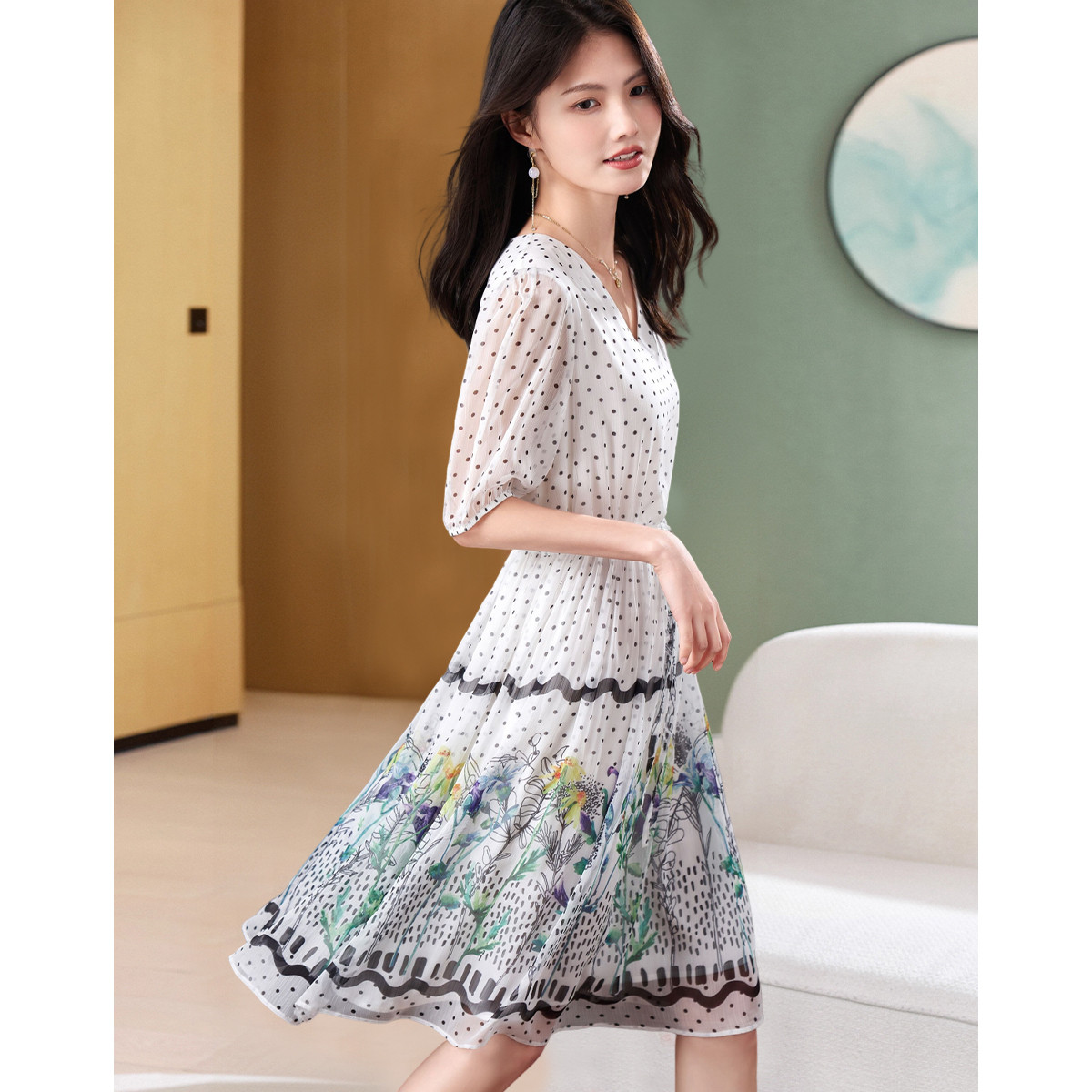 �������� 2025��װ�¿�Ůװ ӡ��V��ϵ������ȹ ���ʼ�Լ 125.35Ԫ