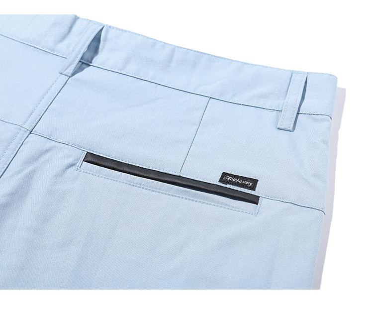 后挖袋处有撞色条休闲短裤