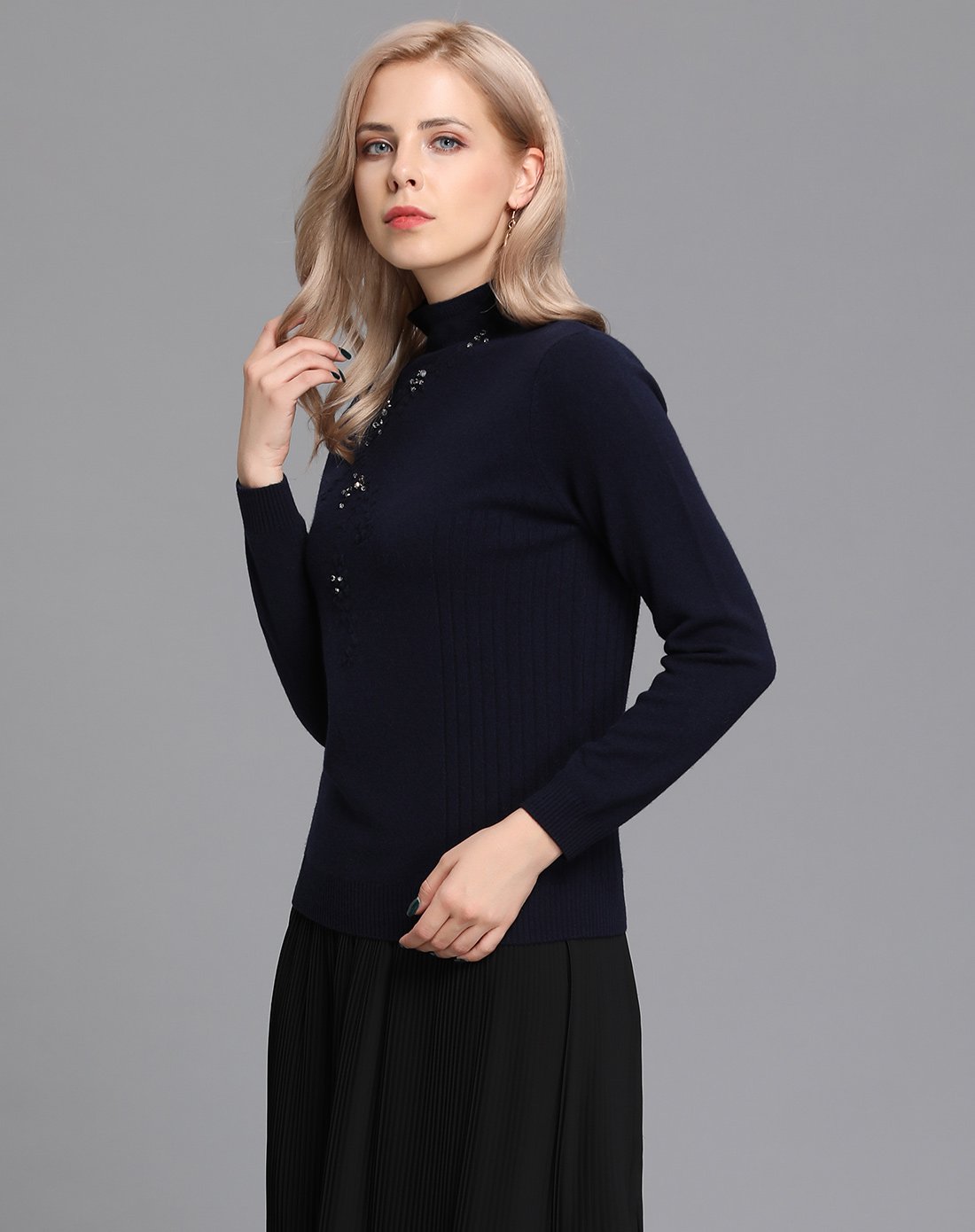 恩佐秋冬长袖纯色修身羊绒高领羊毛衫经典时尚可爱绣花女衫