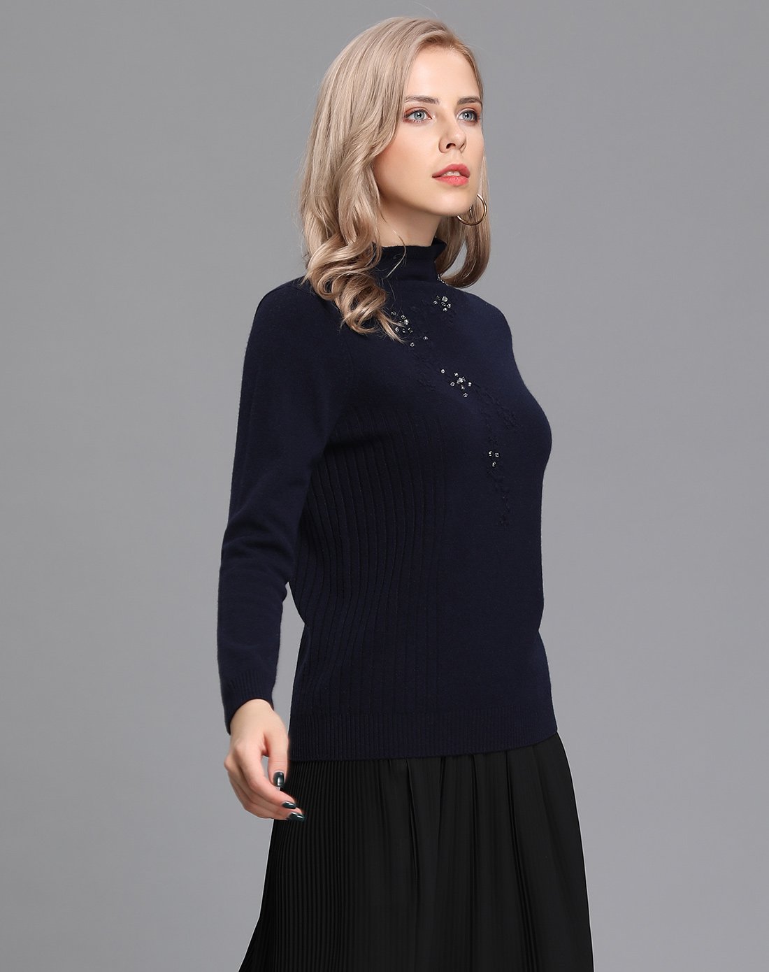 恩佐秋冬长袖纯色修身羊绒高领羊毛衫经典时尚可爱绣花女衫