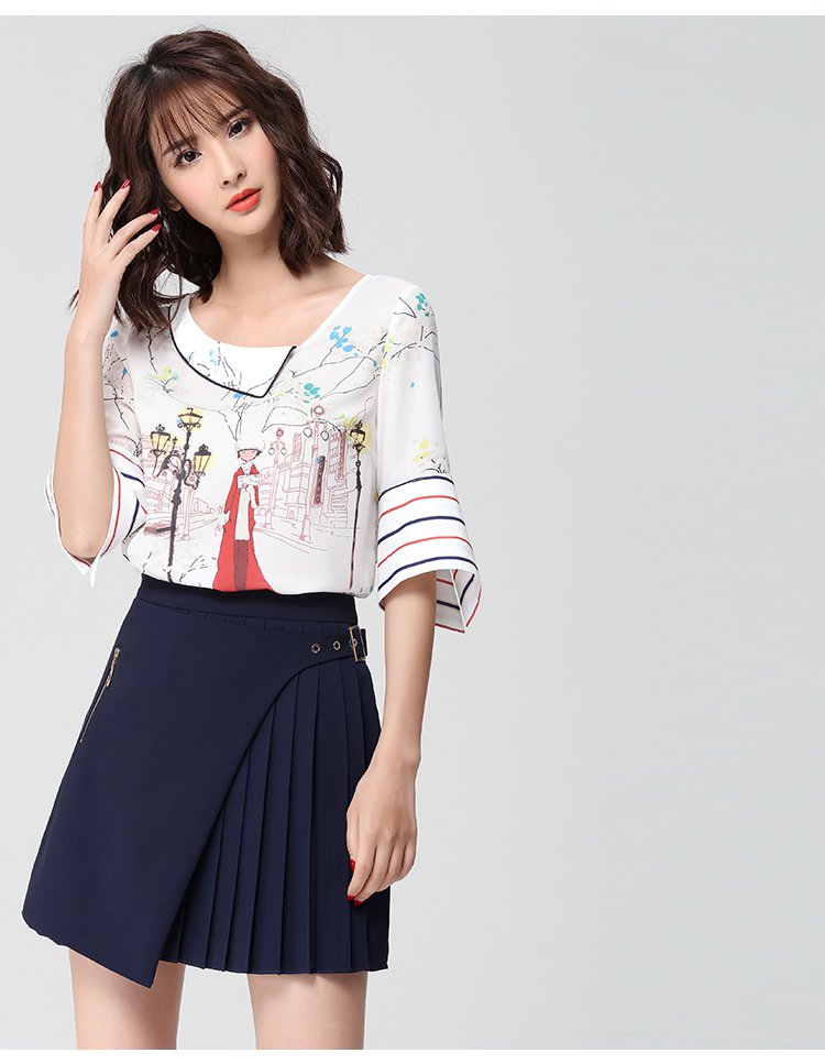 夏装新款不规则斜领时尚抽象印花微喇叭袖上衣女 适用季节: 夏 款式