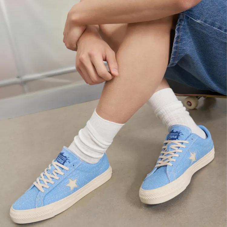 Converse One Star Pro 男女款复古低帮帆布鞋 In Blue