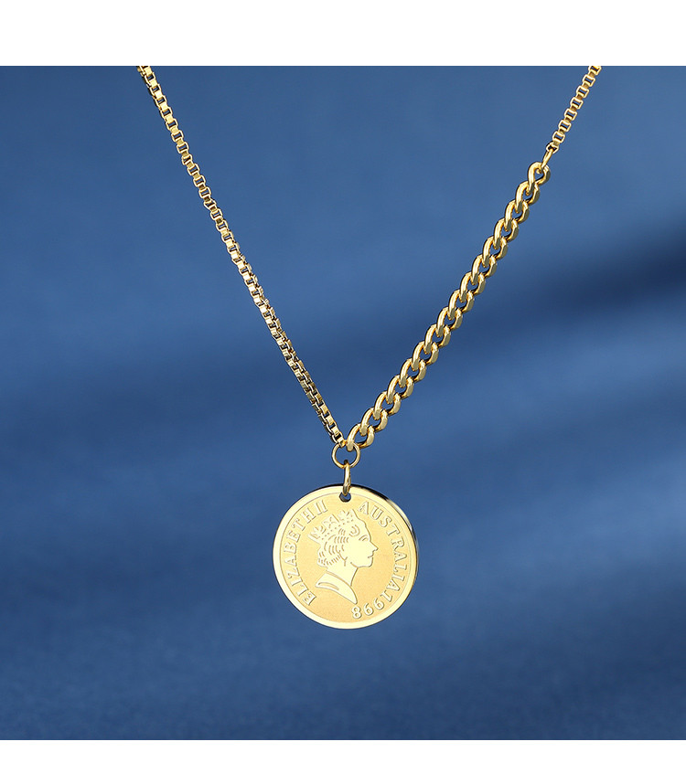 【520礼物】女王头像圆牌钛钢项链女时尚饰品锁骨链百搭气质