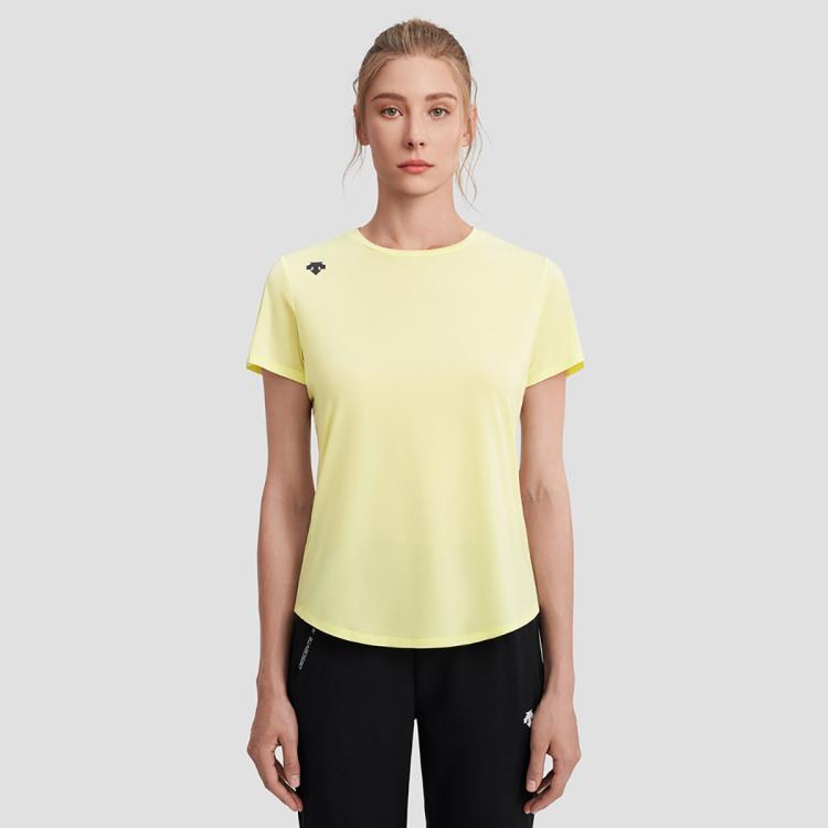 Descente 迪桑特跑步运动健身tough女士短袖t恤 In Yellow