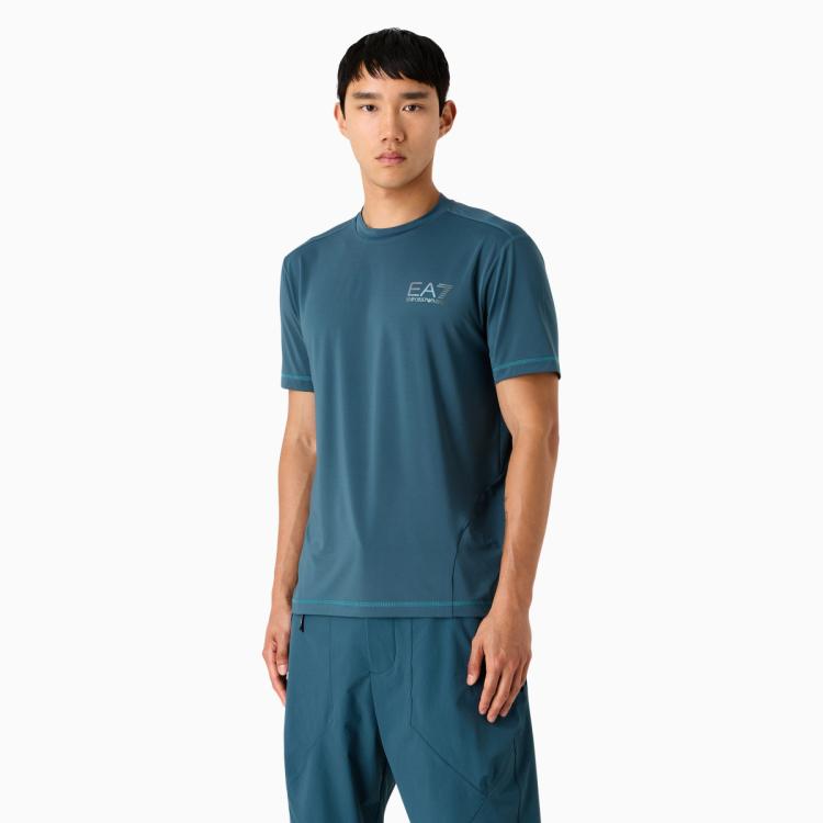 Ea7 T-shirt Men Color Green In Green
