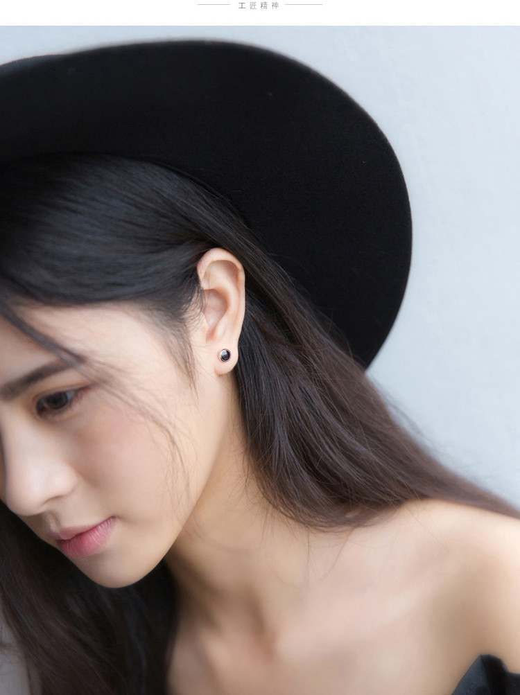 925银耳环女韩版简约黑色圆形耳钉个性光珠短款耳饰品