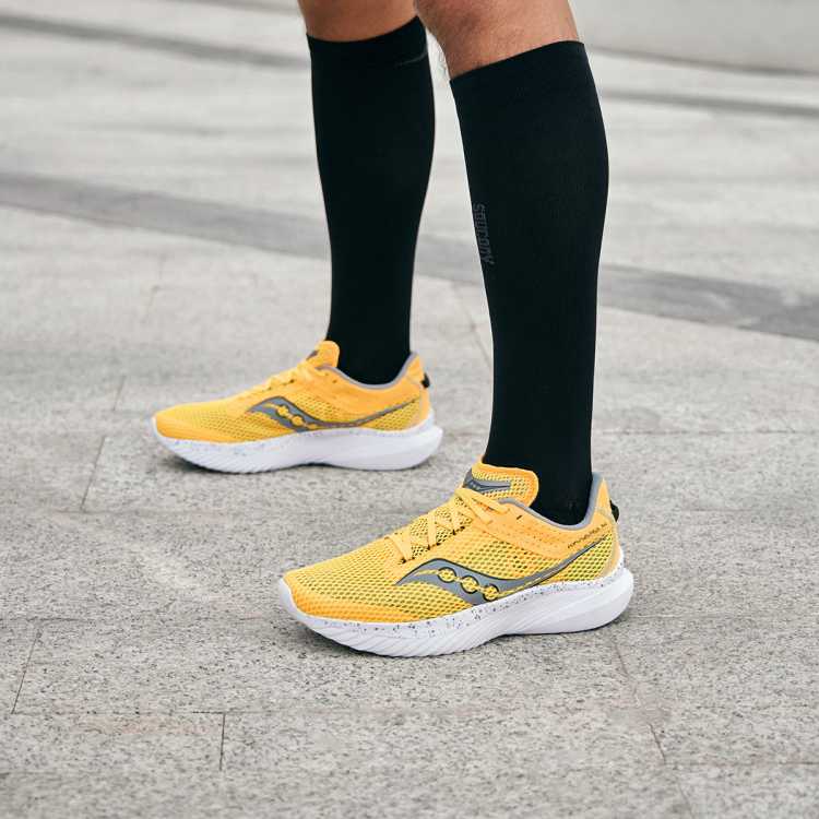 ˫ʮһ񻶡V:saucony KINVARAݼ14רҵ˶ܲЬ446Ԫ