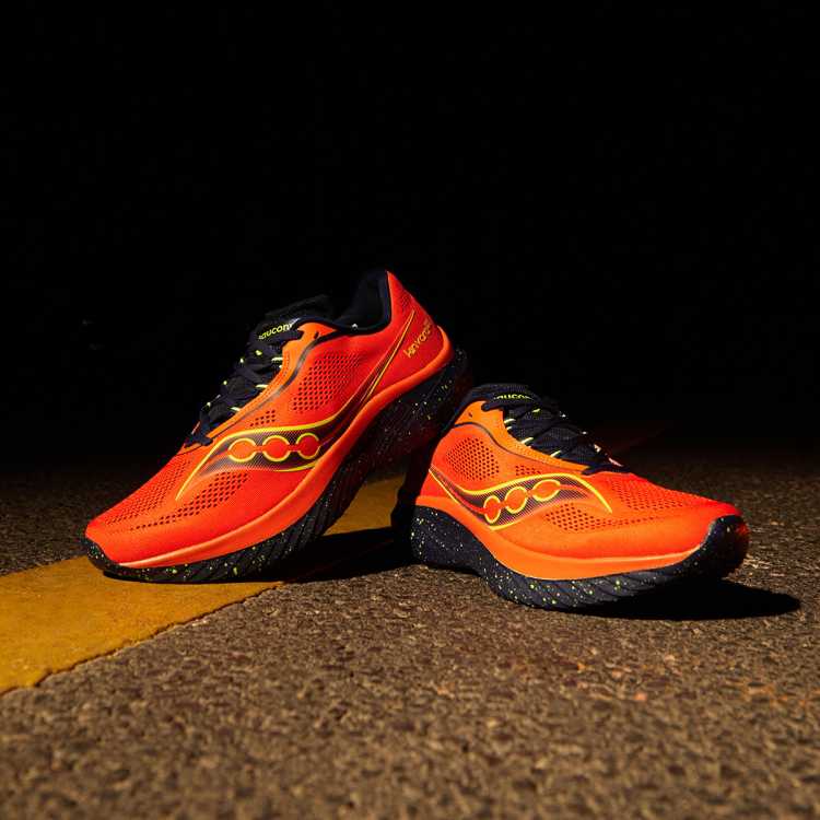 2610㣺Saucony  KINVARA ݼ15пܼרҵ˶ܲЬ659Ԫ