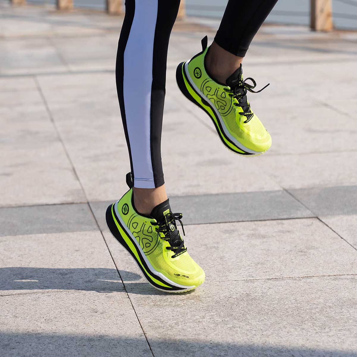 必迈惊碳专业竞速防滑耐磨透气马拉松碳板跑鞋女运动鞋跑步鞋