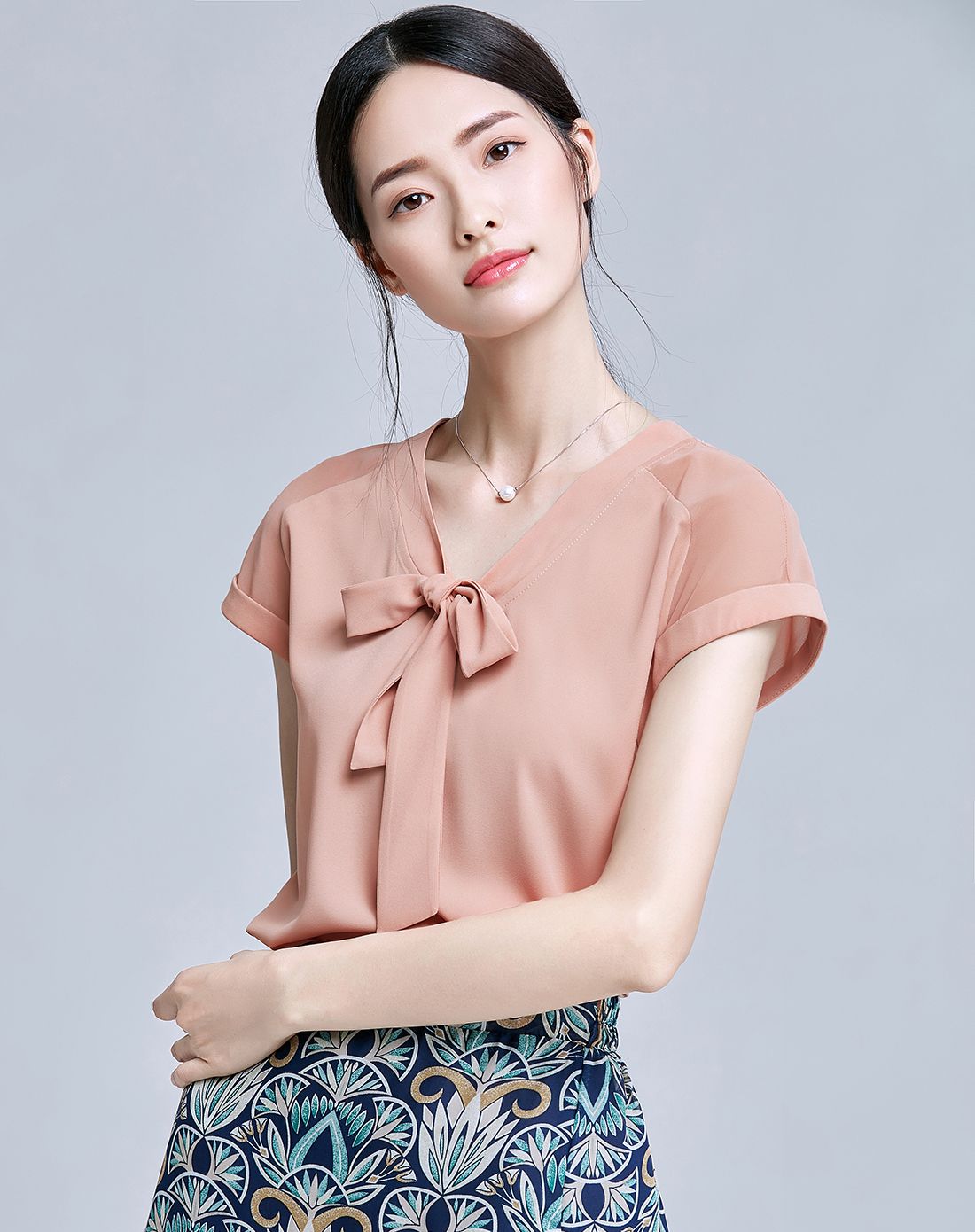 时尚飘带t恤短袖女2018夏季新款气质通勤纯色套头v领雪纺衫