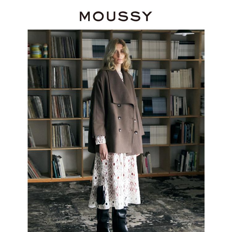 Moussy 冬季新款大翻驳领蝙蝠袖斗篷式外套010ea230-6980 In Black