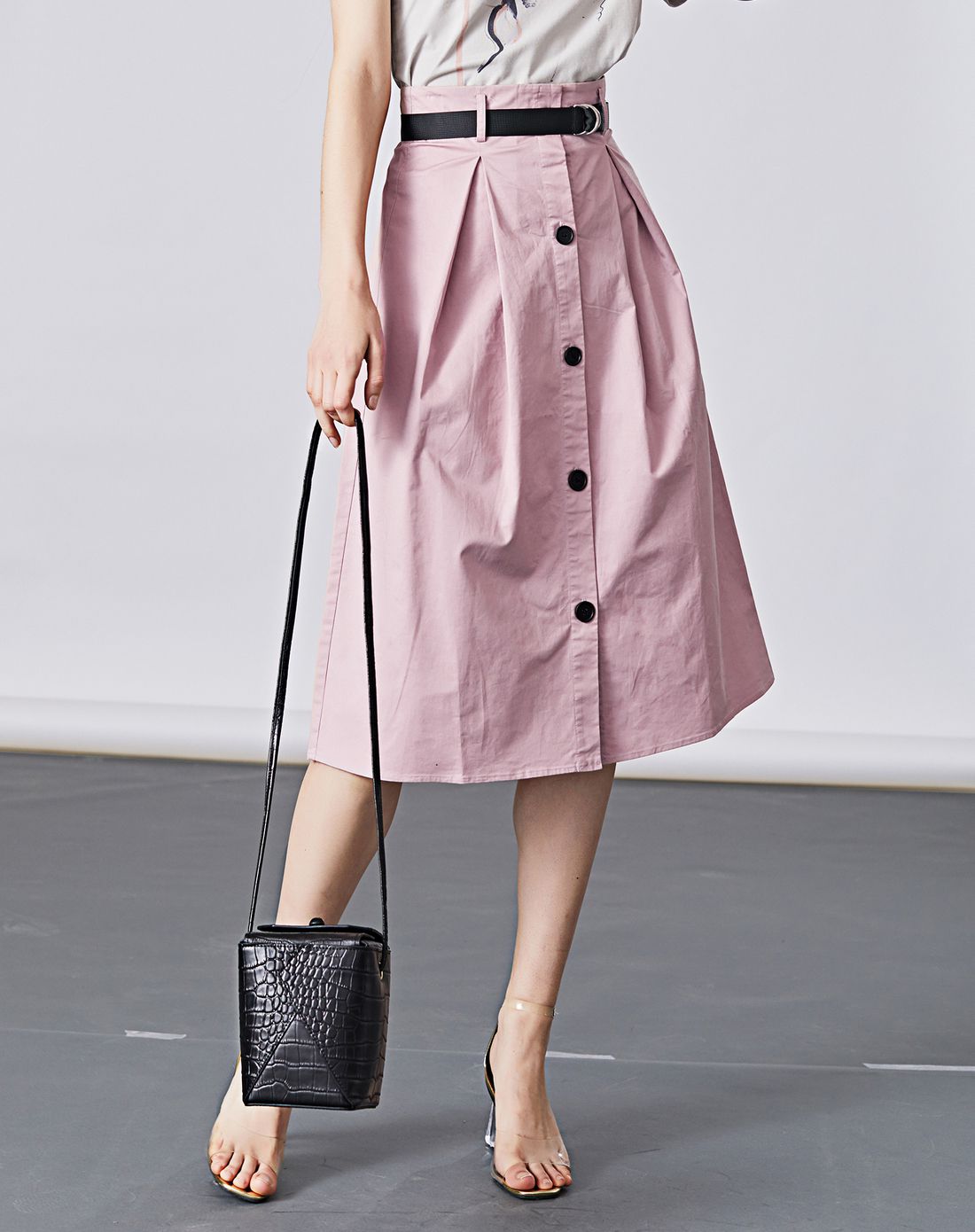 初棉2018夏季新款褶皱半身裙女夏冷淡风休闲粉色纽扣裙子女款