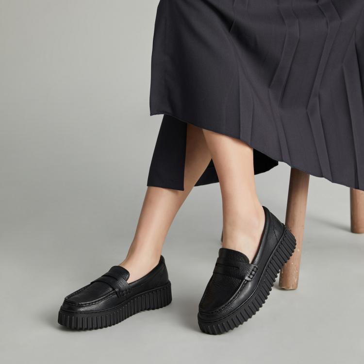 Clarks 其乐街头系列饼干鞋女鞋新款时尚潮流缓震休闲乐福鞋 In Black