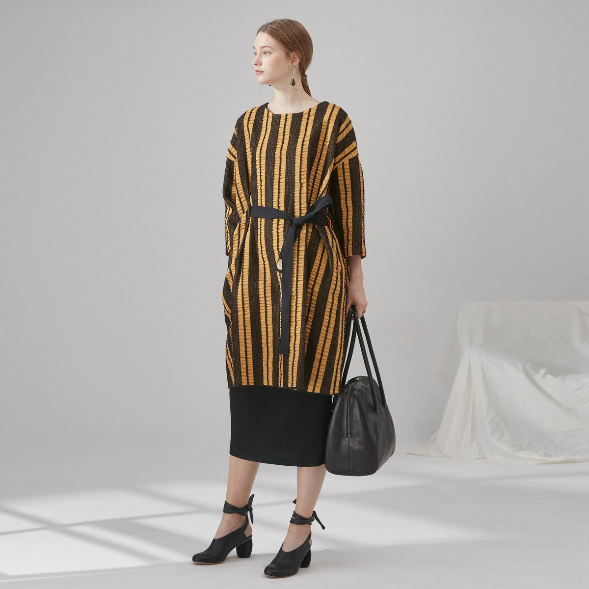 aum噢姆玛丝菲尔2019春装黄色竖条纹羊毛宽松七分袖中长款连衣裙