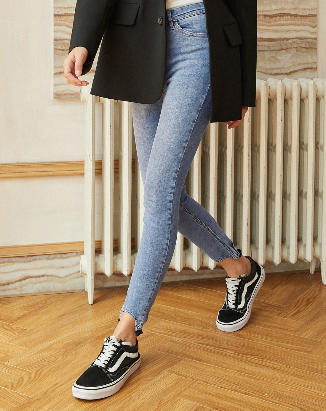 时尚做旧修身踩脚牛仔裤