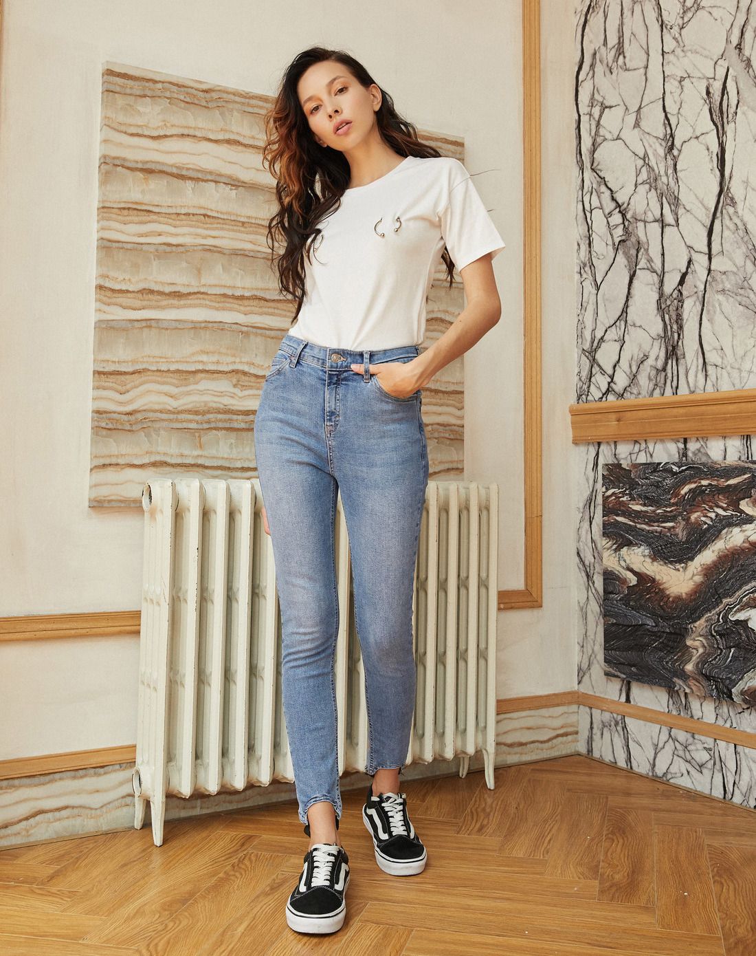 时尚做旧修身踩脚牛仔裤